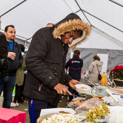 Weihnachtsmarkt an der Gemeinschaftsunterkunft Kirschenallee in Neubrandenburg