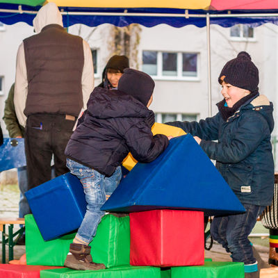 Weihnachtsmarkt an der Gemeinschaftsunterkunft Kirschenallee in Neubrandenburg